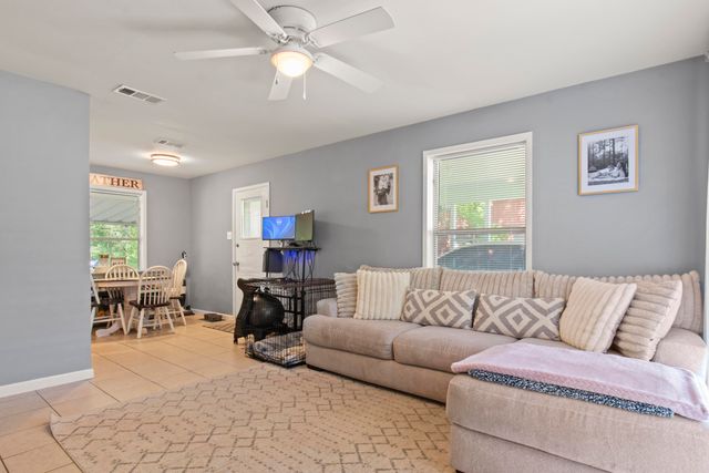 1402 Aaron Ave, Leesville, LA 71446