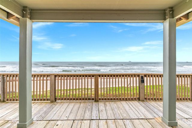 902 Beach Drive, Surfside Beach, TX 77541