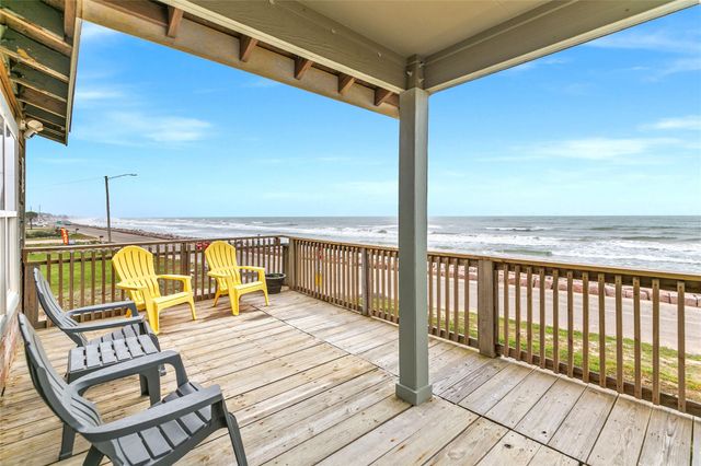 902 Beach Drive, Surfside Beach, TX 77541
