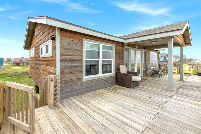 902 Beach Drive, Surfside Beach, TX 77541