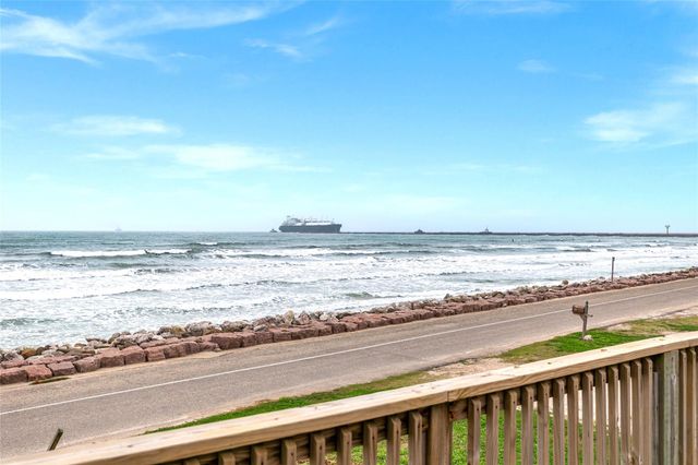 902 Beach Drive, Surfside Beach, TX 77541
