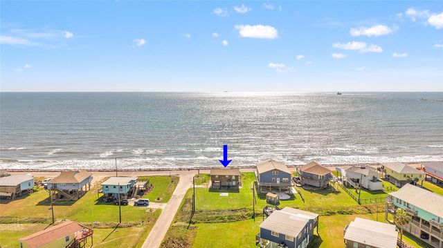 902 Beach Drive, Surfside Beach, TX 77541