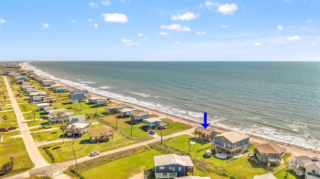 902 Beach Drive, Surfside Beach, TX 77541