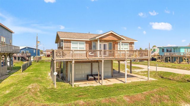 902 Beach Drive, Surfside Beach, TX 77541