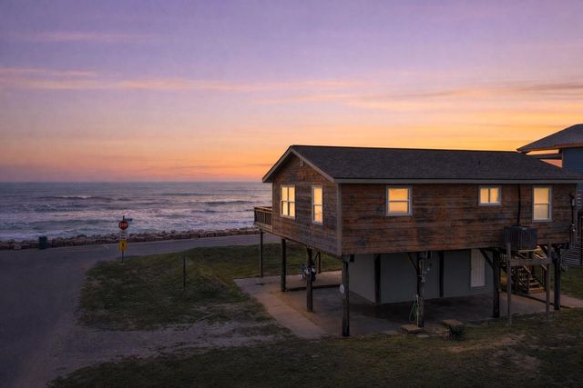 902 Beach Drive, Surfside Beach, TX 77541