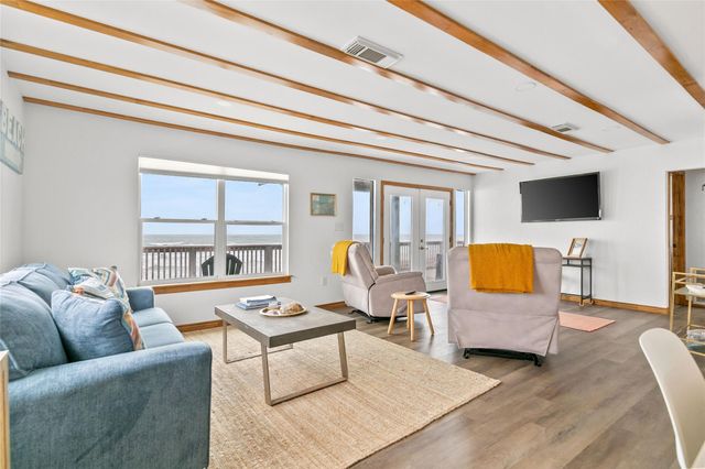 902 Beach Drive, Surfside Beach, TX 77541