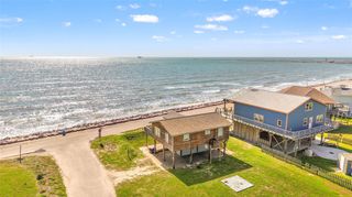 902 Beach Drive, Surfside Beach, TX 77541