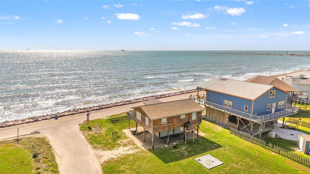 902 Beach Drive, Surfside Beach, TX 77541