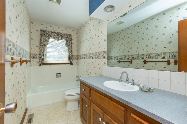 5224 NW 63rd Place, Johnston, IA 50131