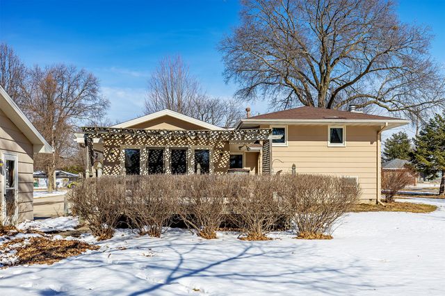 5224 NW 63rd Place, Johnston, IA 50131