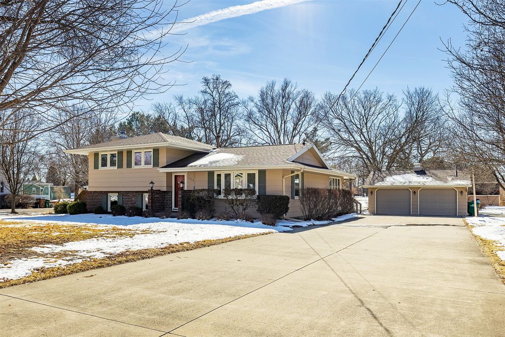 5224 NW 63rd Place, Johnston, IA 50131