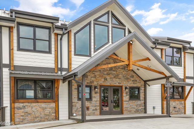 912 Piney Butt Way, Gatlinburg, TN 37738