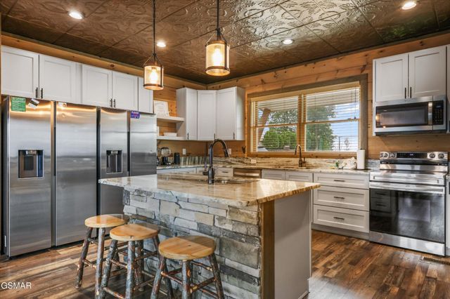 912 Piney Butt Way, Gatlinburg, TN 37738