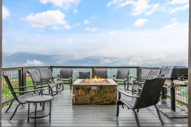 912 Piney Butt Way, Gatlinburg, TN 37738