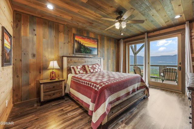 912 Piney Butt Way, Gatlinburg, TN 37738