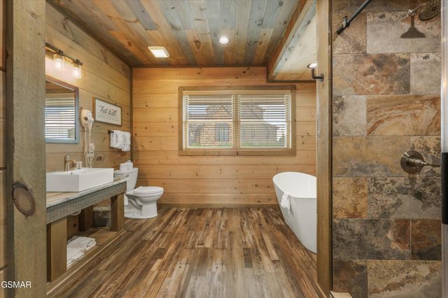 912 Piney Butt Way, Gatlinburg, TN 37738