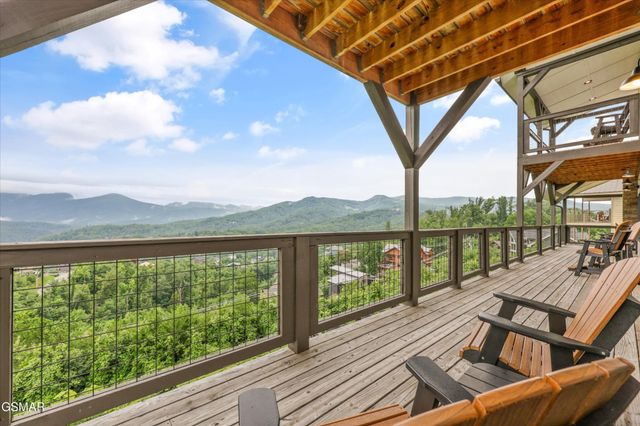 912 Piney Butt Way, Gatlinburg, TN 37738