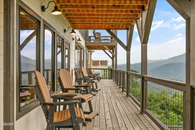 912 Piney Butt Way, Gatlinburg, TN 37738