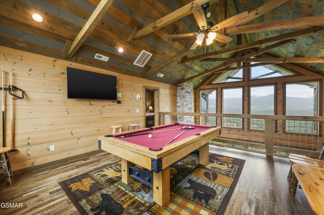 912 Piney Butt Way, Gatlinburg, TN 37738