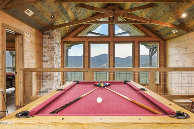 912 Piney Butt Way, Gatlinburg, TN 37738