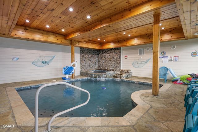 912 Piney Butt Way, Gatlinburg, TN 37738