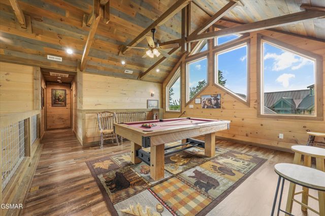 912 Piney Butt Way, Gatlinburg, TN 37738
