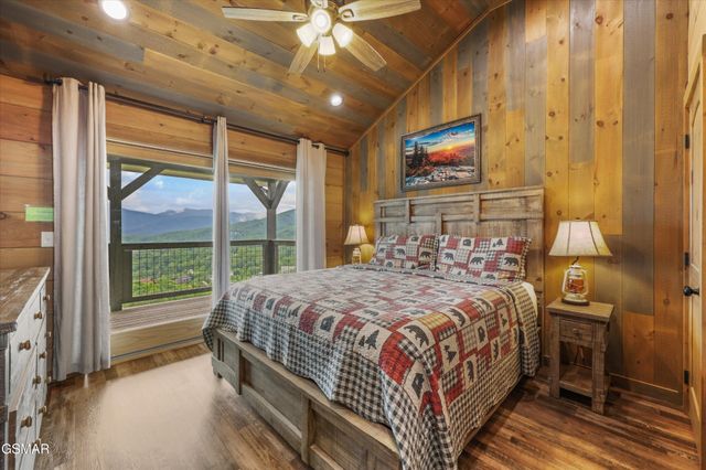 912 Piney Butt Way, Gatlinburg, TN 37738