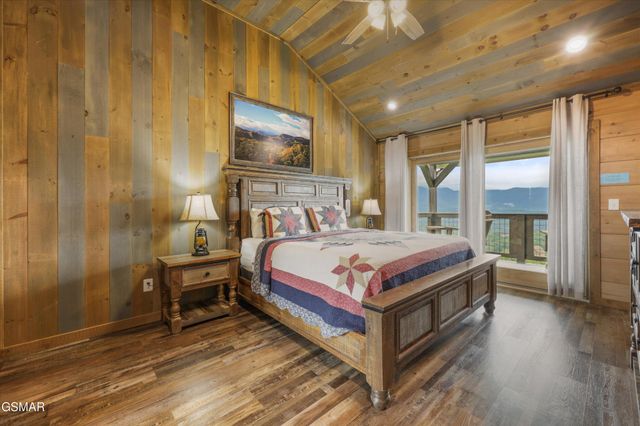 912 Piney Butt Way, Gatlinburg, TN 37738
