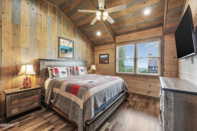 912 Piney Butt Way, Gatlinburg, TN 37738