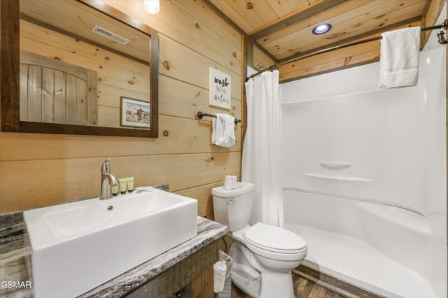 912 Piney Butt Way, Gatlinburg, TN 37738