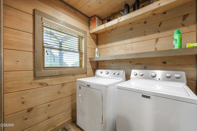 912 Piney Butt Way, Gatlinburg, TN 37738