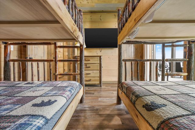 912 Piney Butt Way, Gatlinburg, TN 37738