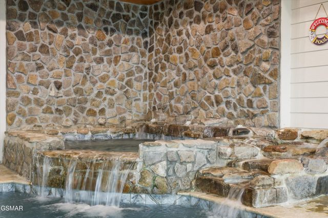 912 Piney Butt Way, Gatlinburg, TN 37738