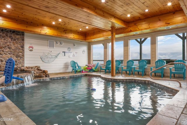 912 Piney Butt Way, Gatlinburg, TN 37738