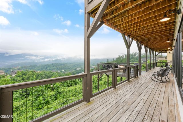 912 Piney Butt Way, Gatlinburg, TN 37738