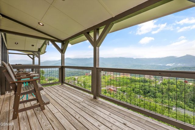912 Piney Butt Way, Gatlinburg, TN 37738