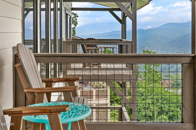 912 Piney Butt Way, Gatlinburg, TN 37738