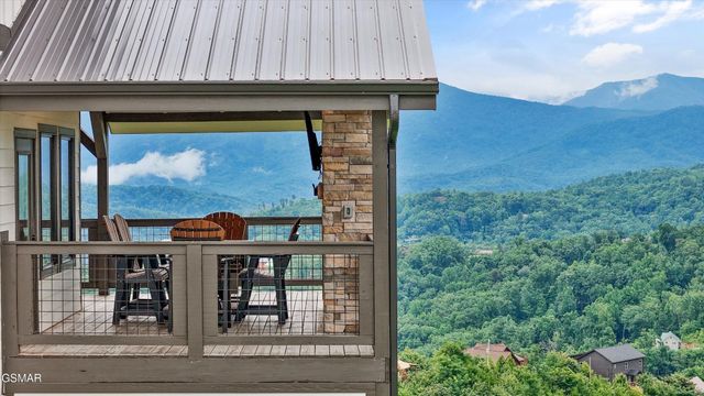 912 Piney Butt Way, Gatlinburg, TN 37738