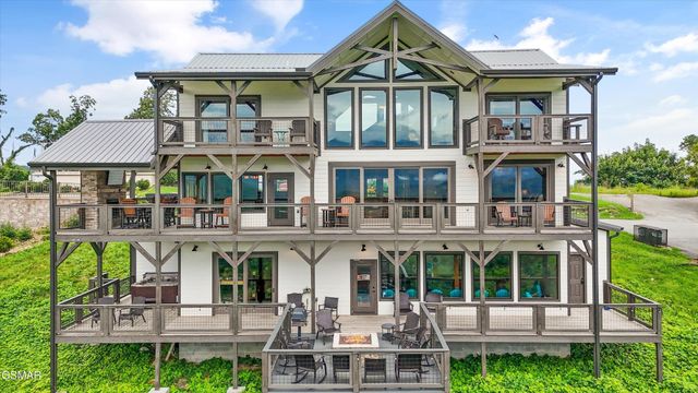 912 Piney Butt Way, Gatlinburg, TN 37738
