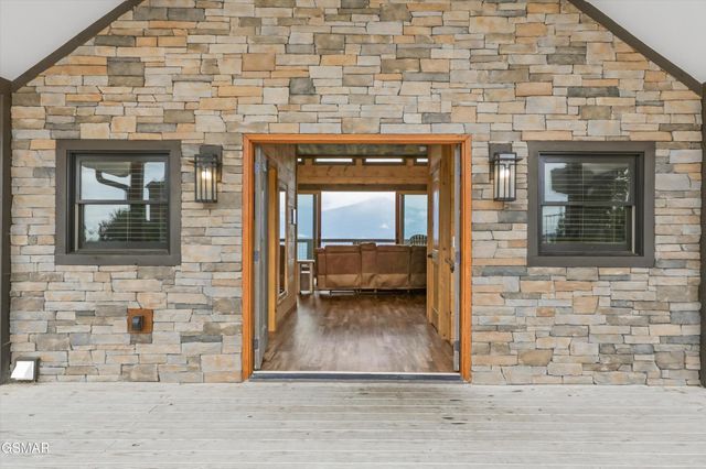 912 Piney Butt Way, Gatlinburg, TN 37738