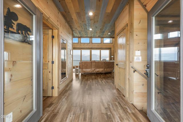 912 Piney Butt Way, Gatlinburg, TN 37738