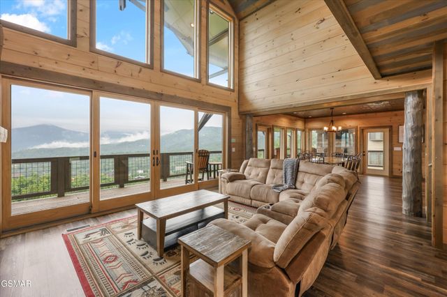 912 Piney Butt Way, Gatlinburg, TN 37738