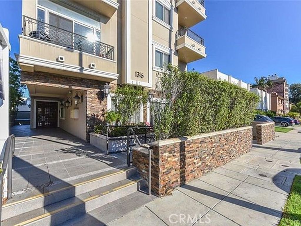 1316 Amherst 201, Los Angeles, CA 90025 — photo 2