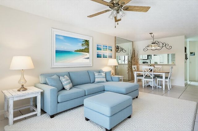 405 Harbour Pointe Way, Greenacres, FL 33413