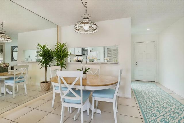 405 Harbour Pointe Way, Greenacres, FL 33413