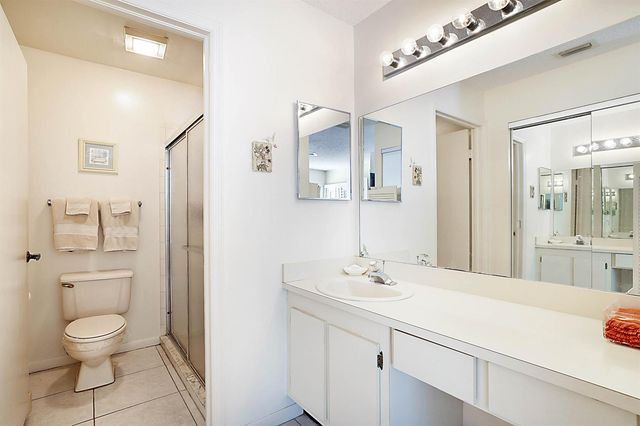 405 Harbour Pointe Way, Greenacres, FL 33413