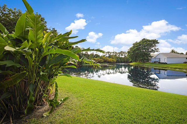 405 Harbour Pointe Way, Greenacres, FL 33413