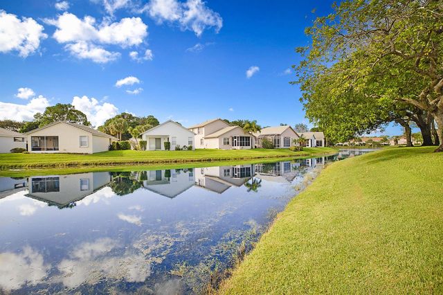 405 Harbour Pointe Way, Greenacres, FL 33413