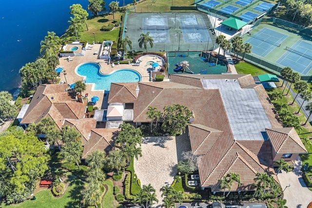 405 Harbour Pointe Way, Greenacres, FL 33413