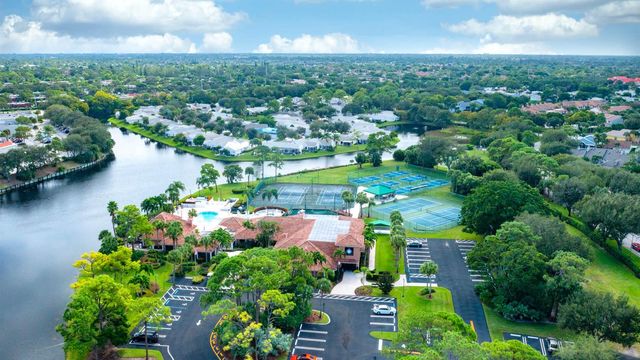 405 Harbour Pointe Way, Greenacres, FL 33413